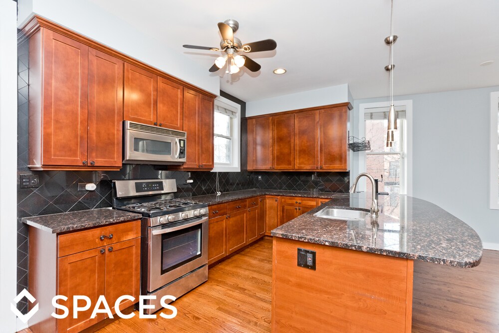 2864 N Riverwalk Dr, Chicago, IL 60618 Townhome Rentals in Chicago IL