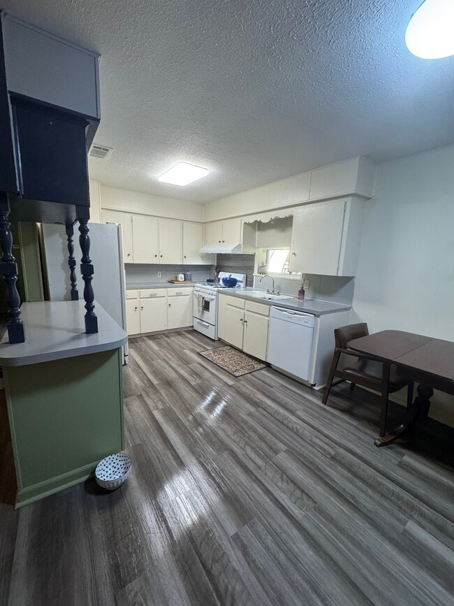 Building Photo - 307 Alice Dr
