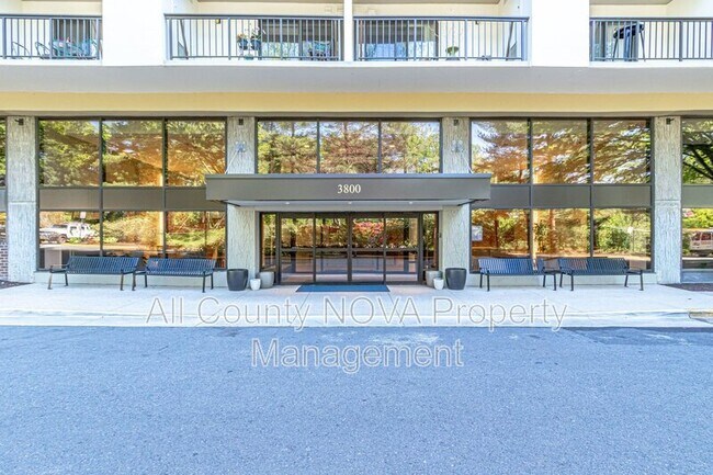 Foto del edificio - 3800 Powell Ln
