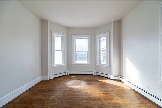 Building Photo - 4a Sherman St