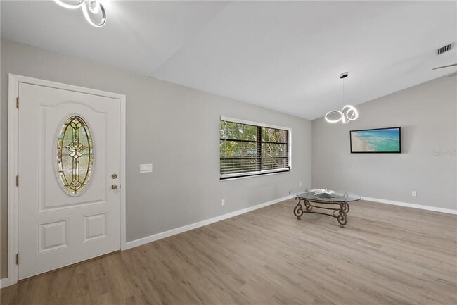 Foto del edificio - 22185 Olean Blvd