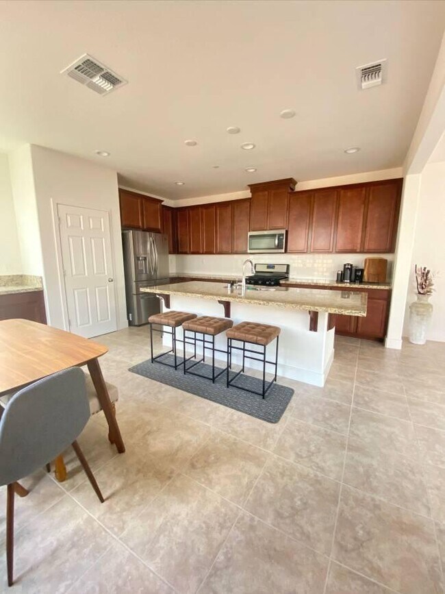 Building Photo - 1674 S Macias Pl
