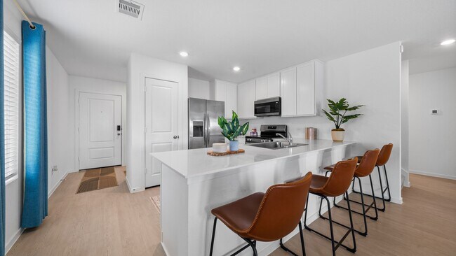Building Photo - 633 Craven St