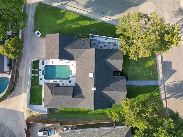 Building Photo - 16825 Park Hill Dr