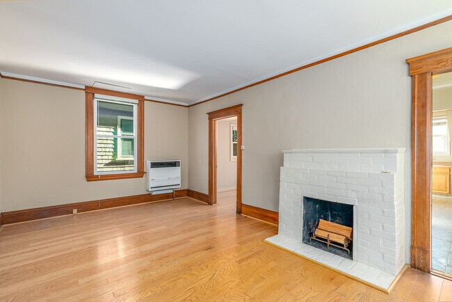 Building Photo - 4382 Howe St