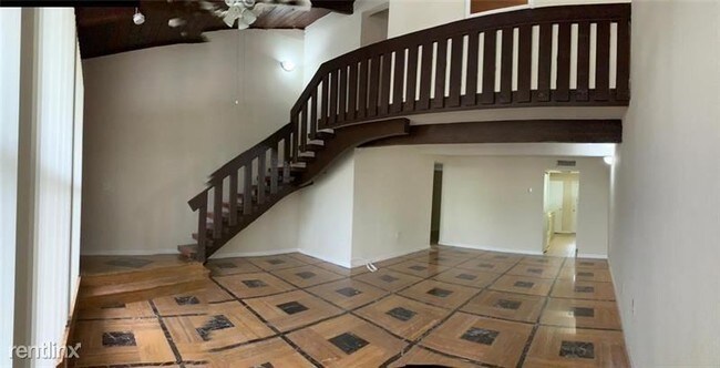 Foto del edificio - 3 br, 3 bath  - 2421 N 40th Ave Apt 107