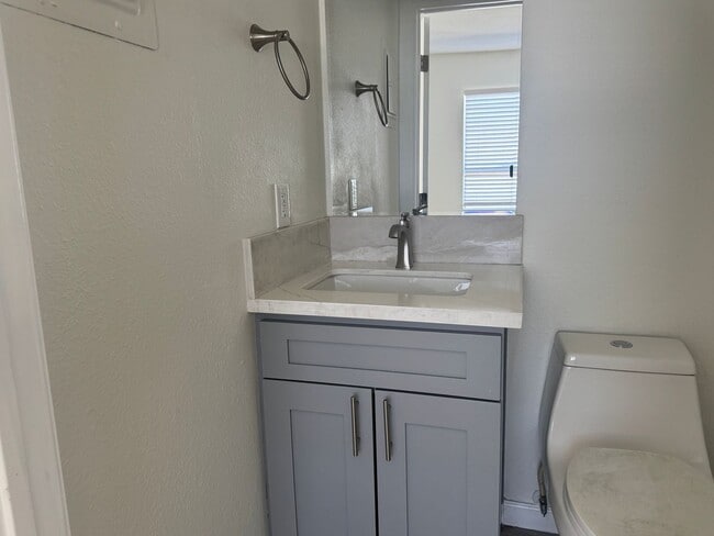 Building Photo - For Rent: 2BD/1.5BA Two-Story Condo – Bull...