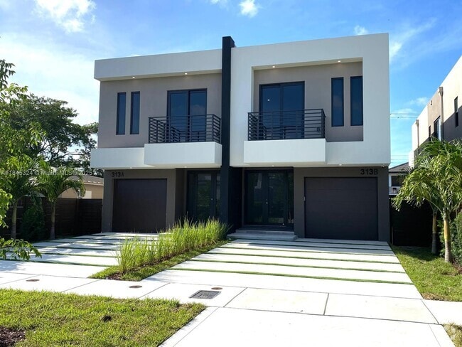 Building Photo - 313 SW 10th St