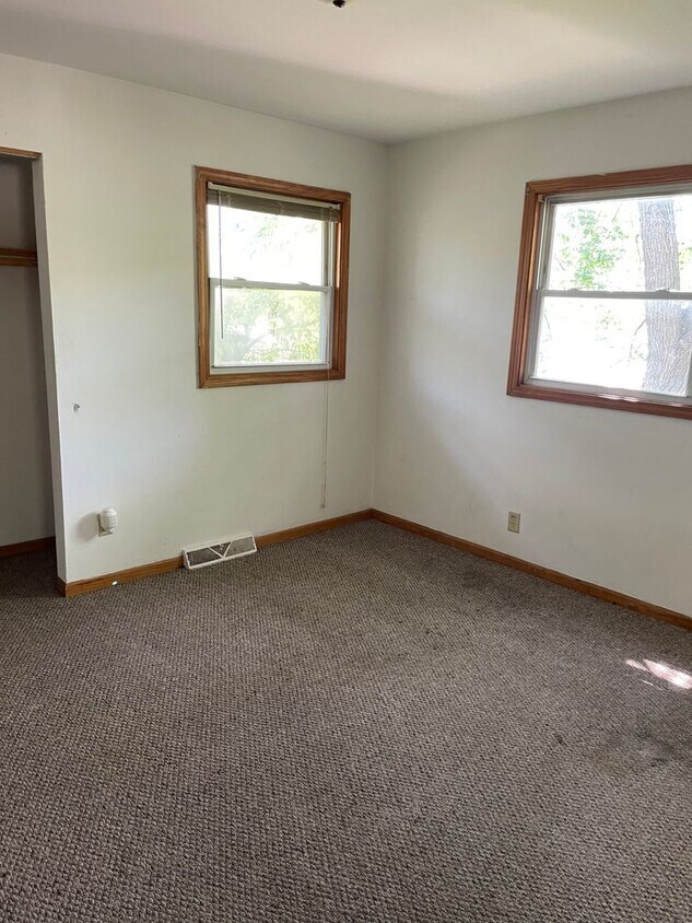 Building Photo - 8809 West Villard Avenue
