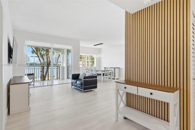 Foto del edificio - 3255 NE 184th St