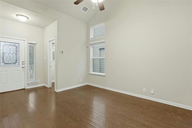 Building Photo - 930 Alamo Plaza Dr