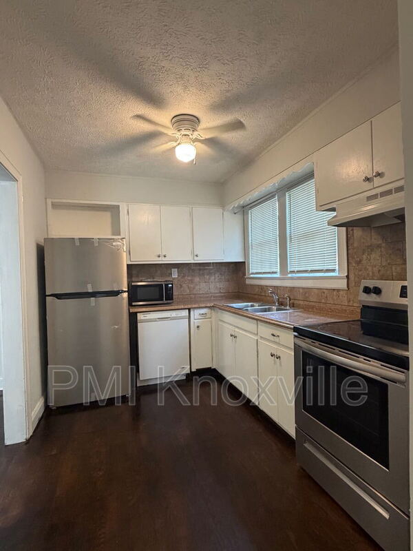 Foto del edificio - 4032 Walker Blvd