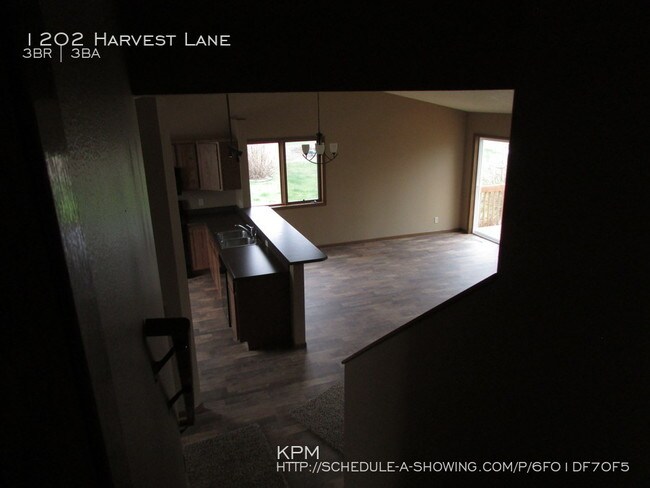 Building Photo - 1202 Harvest Ln