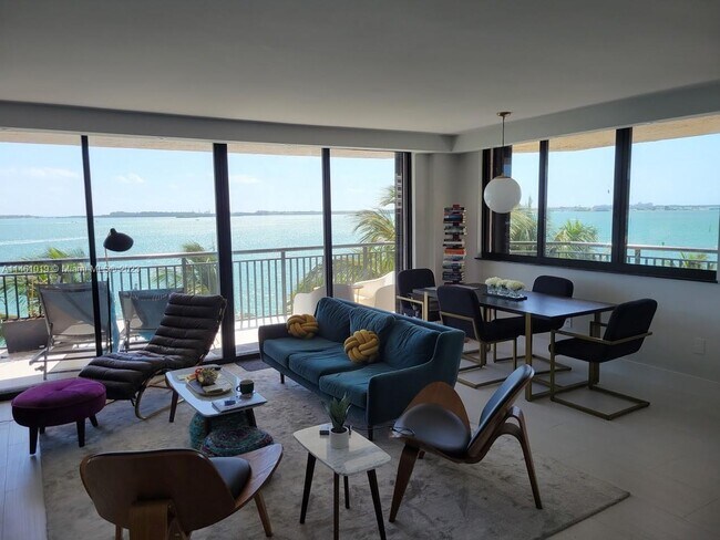 Building Photo - 540 Brickell Key Dr