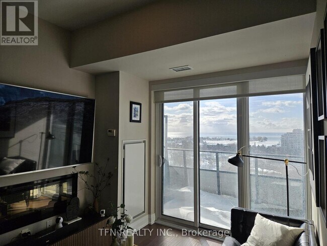 Building Photo - 30 Shore Breeze Dr