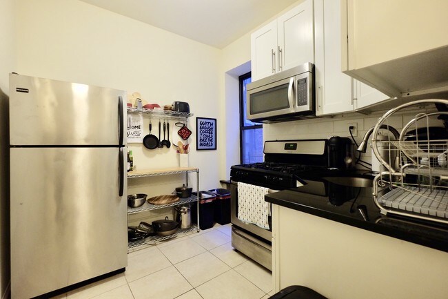 Building Photo - 557 W 144th St