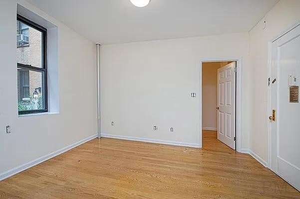 Building Photo - 305 W 45th St