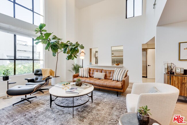 Foto del edificio - 720 Huntley Dr