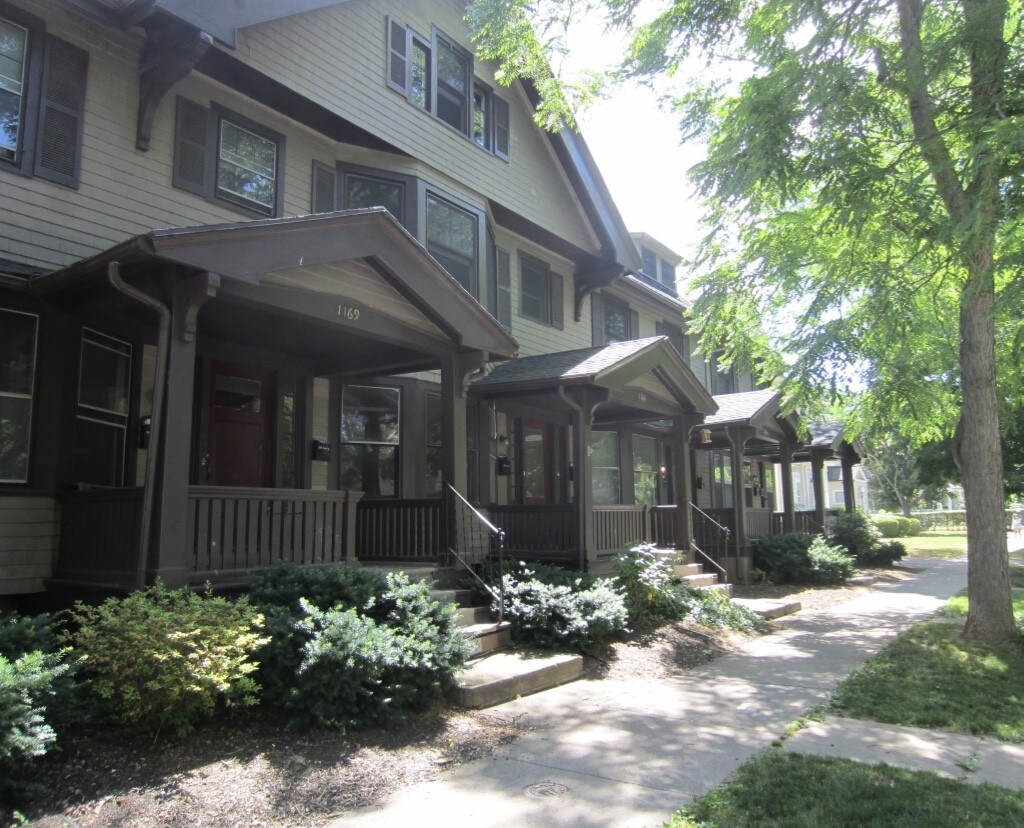 Primary Photo - 1165 Park Ave