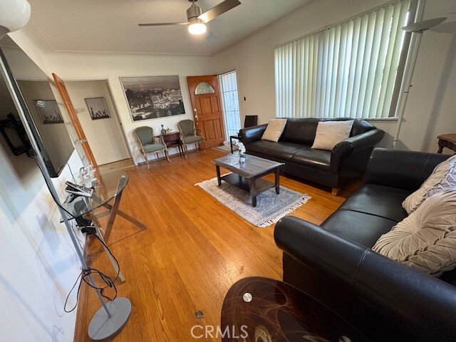 Foto del edificio - 5805 Riverton Ave