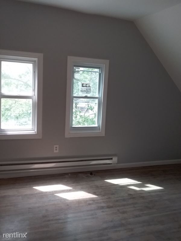 Building Photo - 1 br, 1 bath Townhome - 439 Summer Ave
