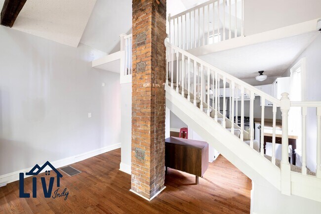 Foto del edificio - 1121 E 9th St