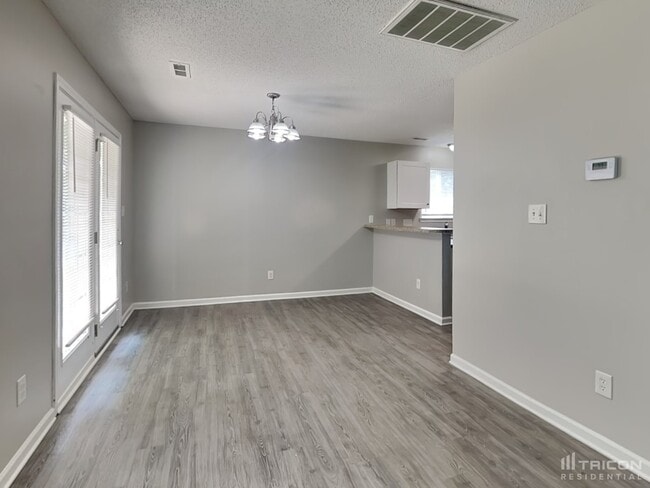 Building Photo - 7008 Breeders Cup Cir