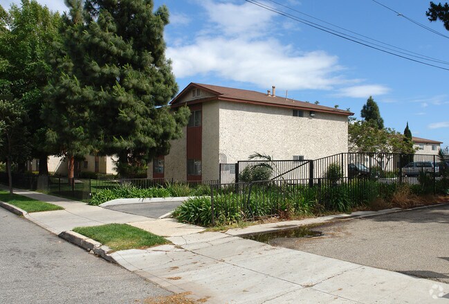 Building - 382-422 W Ramona St