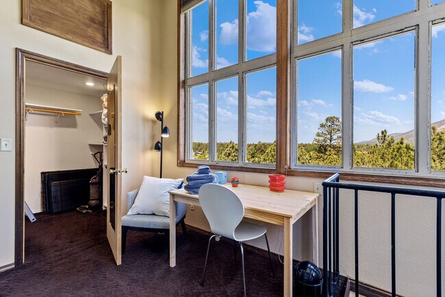 Foto del edificio - 2650 Valley View Dr