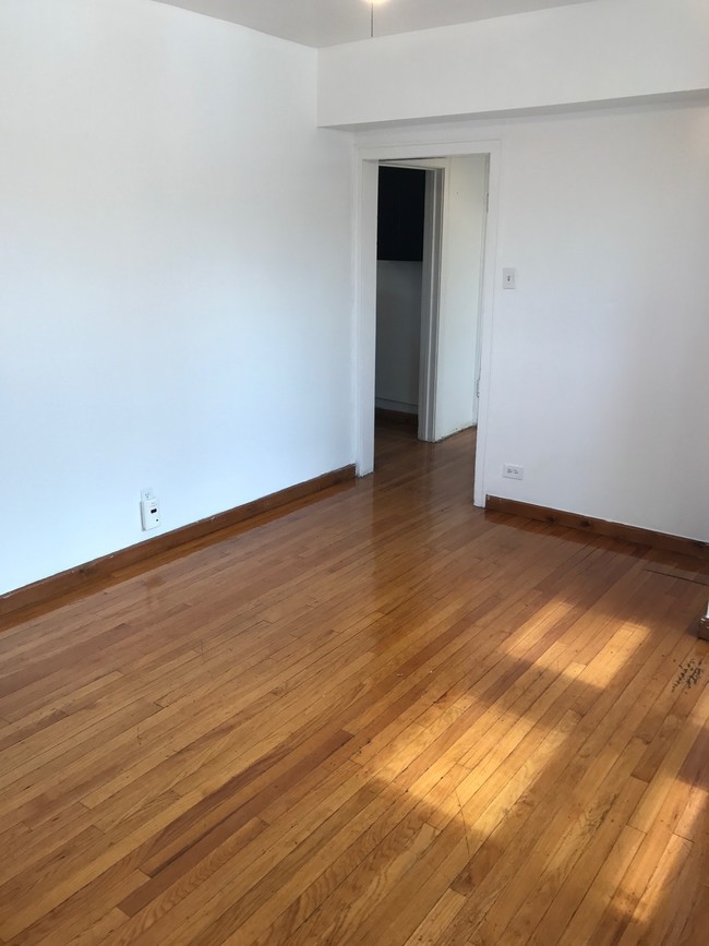Building Photo - 3340 West Addison Street, Unit 2