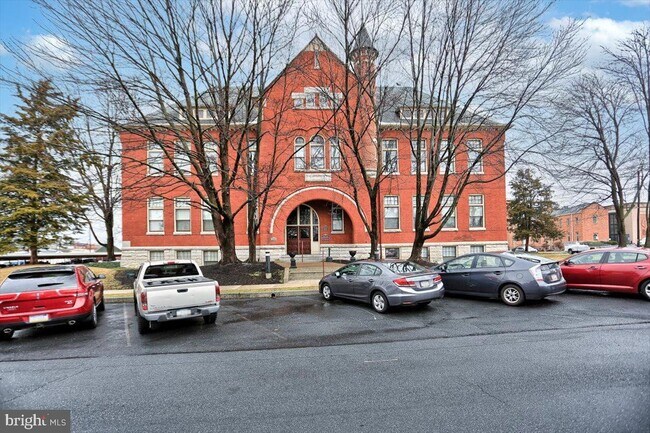 Foto del edificio - 133 W Locust St