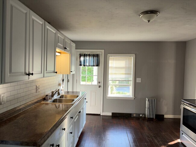 Foto del edificio - 588 Hartford Ave W