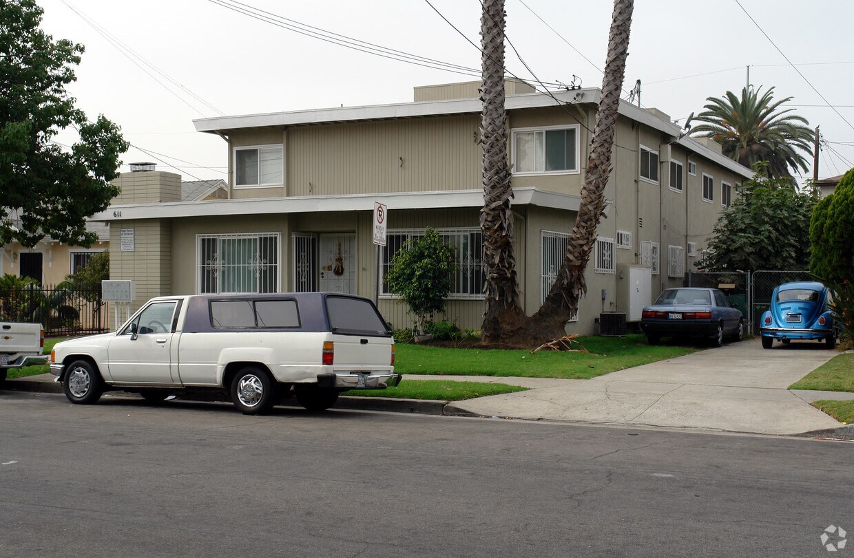 Building Photo - 611 Fir Ave