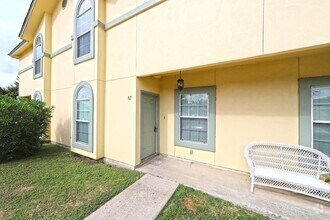 Building Photo - 1000 Ranchway Dr