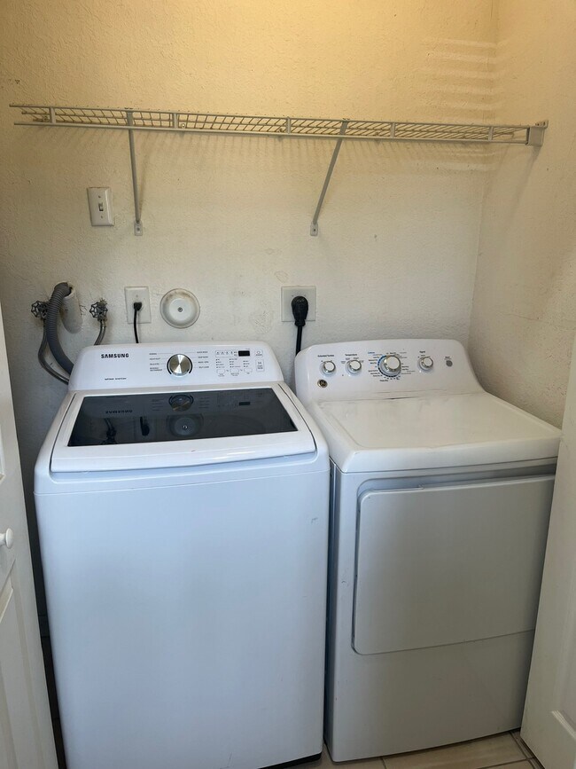 Building Photo - 2819 SE 15th Rd