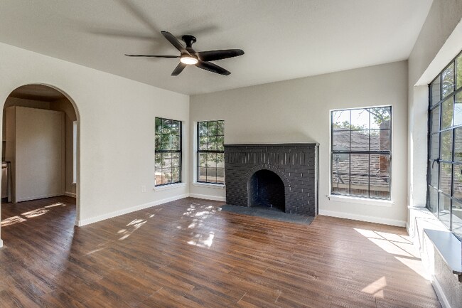 Foto del edificio - 826 N Clinton Ave