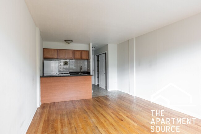 Building Photo - 5847 N Winthrop Ave