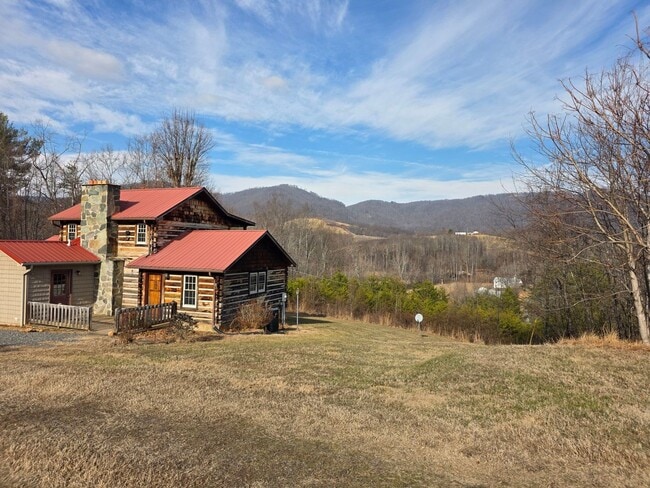 Building Photo - Cozy 3BR/2BA Cabin with Stunning Mountain Views