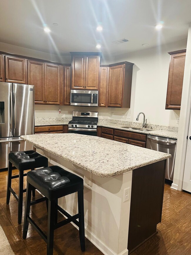 Building Photo - 2048 Oglethorpe Dr