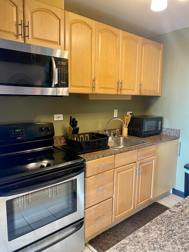 Open kitchen - 1941 Church Ln