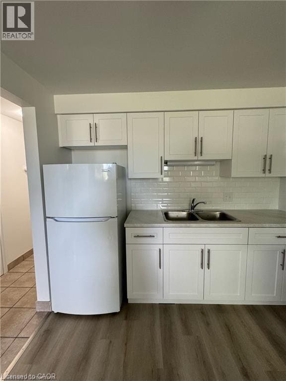 Photo du bâtiment - 6 Elmsdale Dr