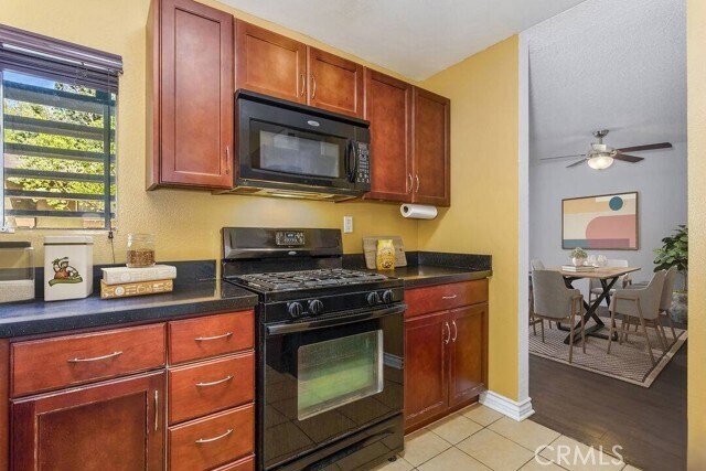 Foto del edificio - 18350 Hatteras St