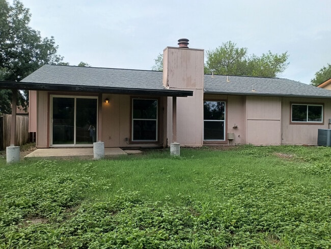 Building Photo - Room in House on Bounty Dr