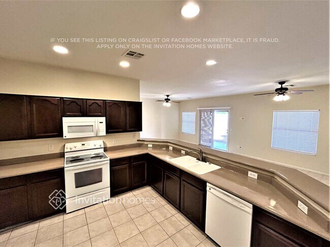 Foto del edificio - 15722 W Calavar Rd