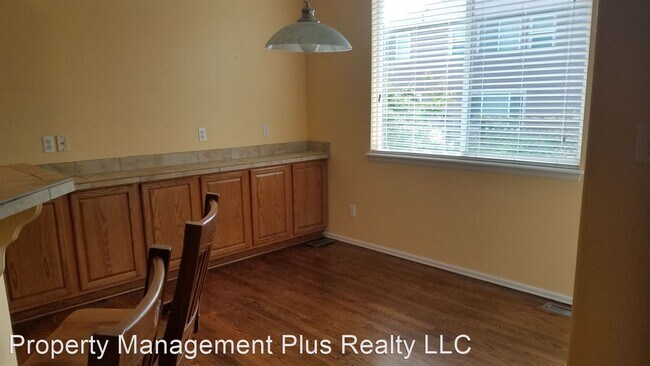 Foto del edificio - 6733 Thistle Ridge Ave