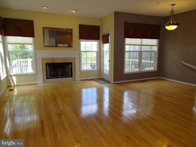 Building Photo - 213 Silverbell Ct