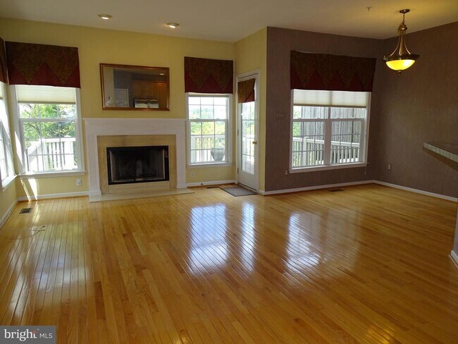 Foto del edificio - 213 Silverbell Ct