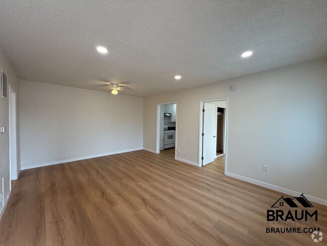 Building Photo - 13115 Oxnard St
