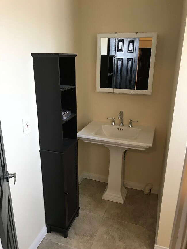 Building Photo - 4318 Glen St