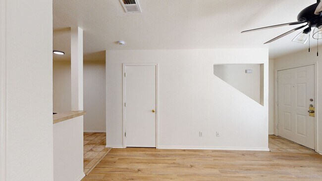 Building Photo - Cozy Townhouse NO CARPET DOWNSTAIRS by FORT HOOD!